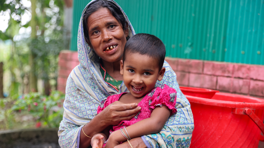 Jamila und ihre Enkelin © UNFPA Bangladesh/Ferdous Alka
