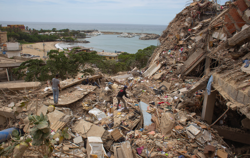 © UNFPA Venezuela/Alex Bartsch Venezuela, 2026. Auswirkungen der Erdbeben in La Guaira: Schäden in der Stadt Catia La Mar, La Guaira, während der Rettungsmaßnahmen.