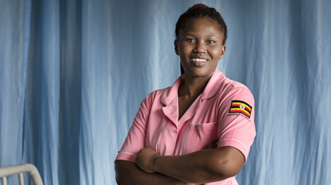 © UNFPA/Jadwiga Figula: Hebammen und Krankenschwestern wie die 29-jährigen Edinah setzen sich für eine bessere Aufklärung in Fragen der sexuellen und reproduktiven Gesundheit in Uganda ein.